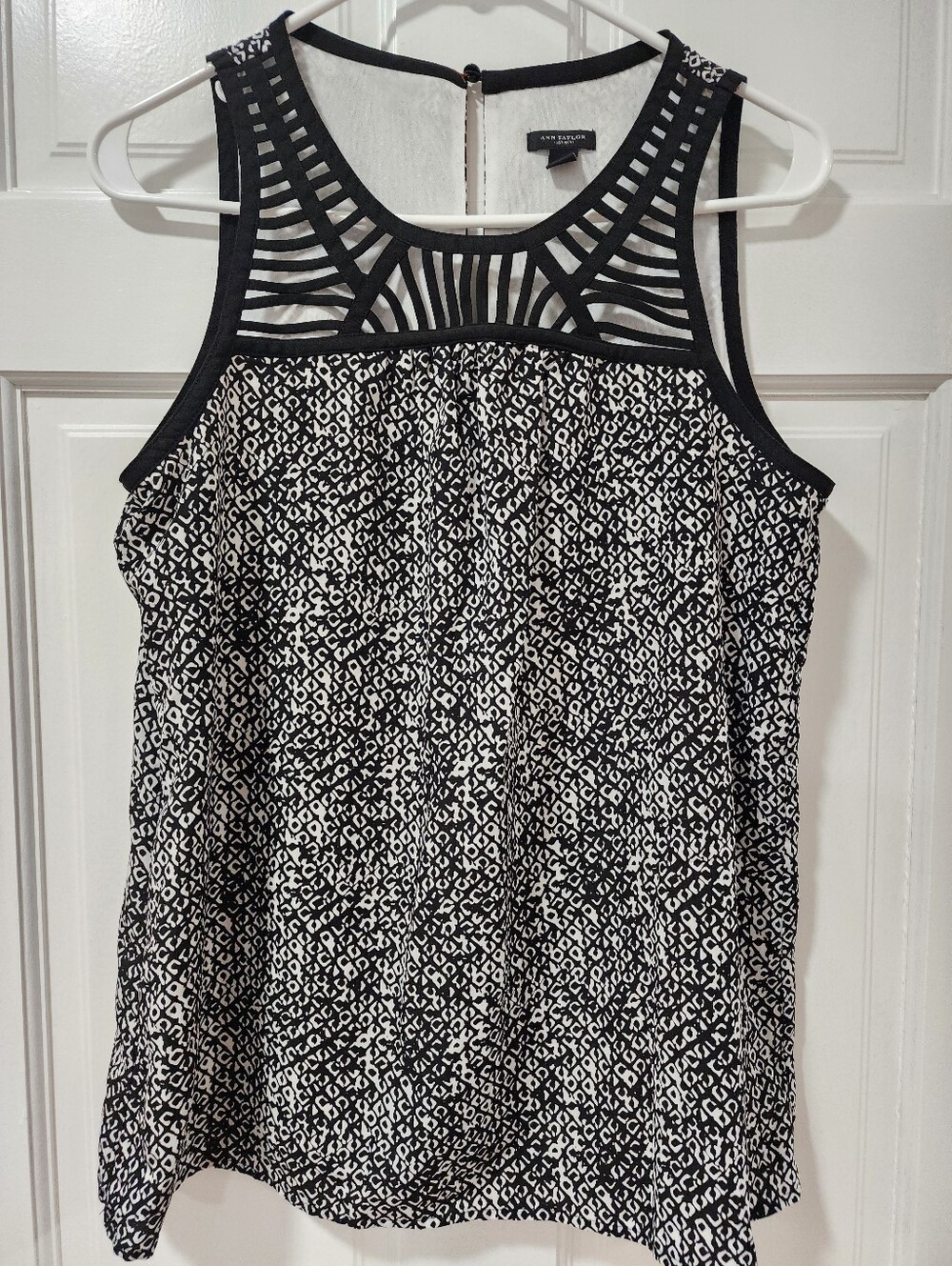 Ann Taylor Black and White Sleeveless Top